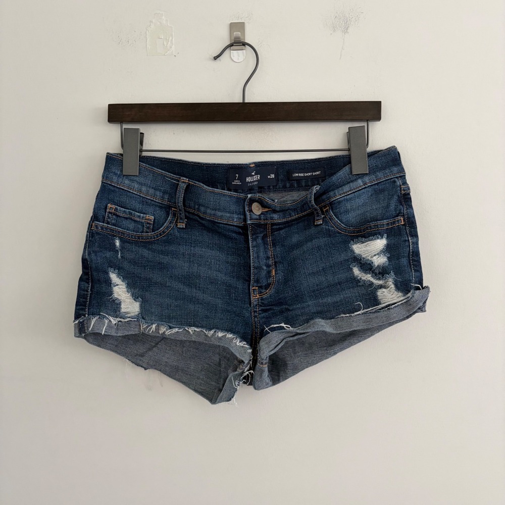 Hollister Low Rise Short Short Distressed Denim Cut Offs Size 7 W28